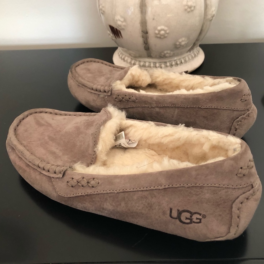 Like New UGG moccasins brown shoes SZ 7